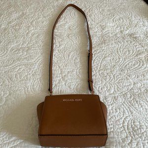 michael kors mini cross bag